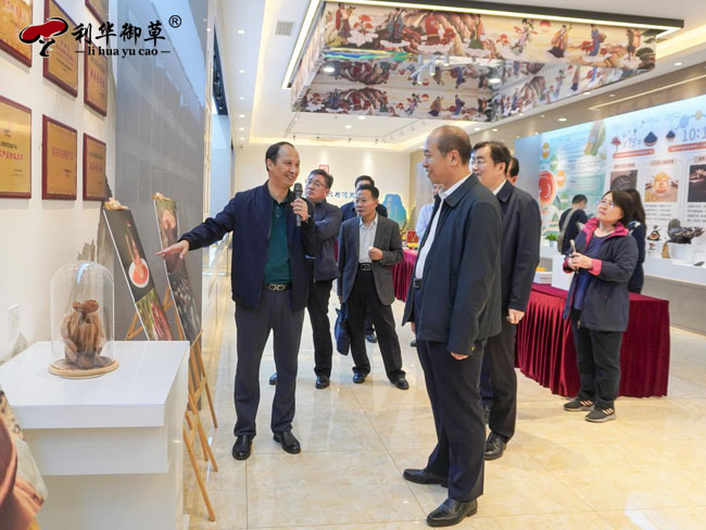 泰安市委常委、常務(wù)副市長(zhǎng)常緒擴(kuò)視察芝人堂產(chǎn)業(yè)園